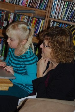 Recurso Niña Con Adulto En Ordenador Por Rob N Amy C CC Flickr