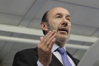 Rubalcaba cree que Bildu ha pasado a ser más "complaciente" con ETA