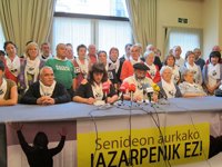 Etxerat denuncia el "hostigamiento" del que está siendo "objeto" y dice que seguirá defendiendo a los presos de ETA 