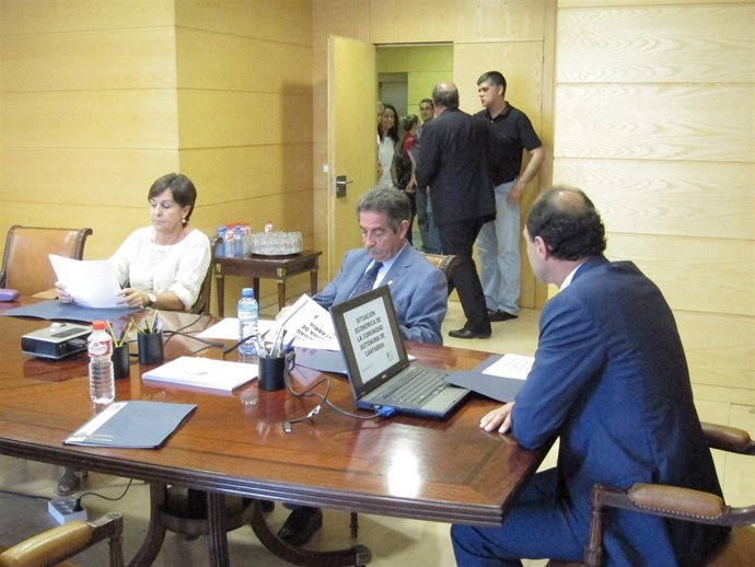 Gorostiaga, Revilla Y Diego, En La Reunión En El Gobierno. 