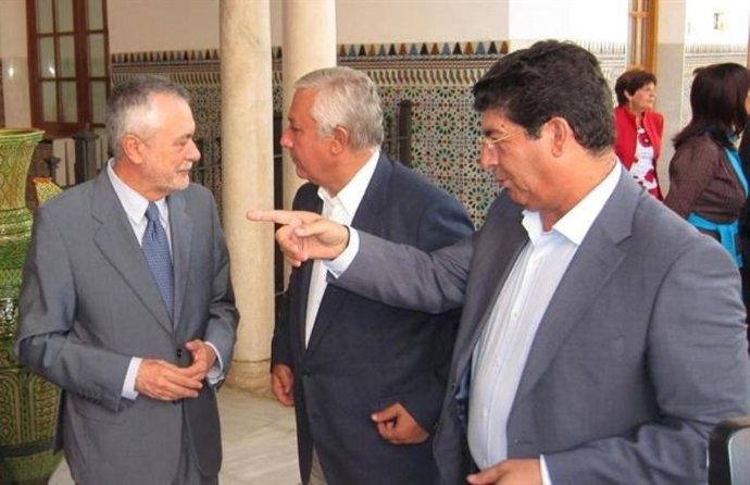 Arenas, Entre Griñán Y Valderas En Una Imagen De Archivo