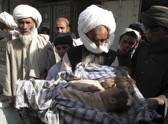 Víctimas Civiles Tras Un Bombardeo De La OTAN En Afganistán