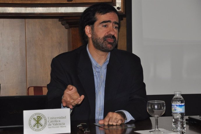 Raúl Medina, Catedrático Oceanografía UC