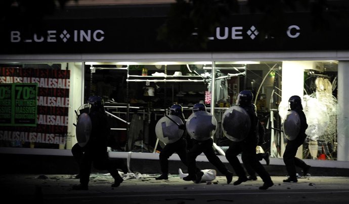 Manifestaciones, Enfrentamientos Y Saqueos En Las Calles Londinenses