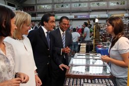 El Alcalde En La Feria De Antigüedades