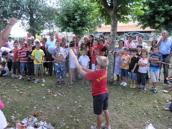 Los Niños Participantes En Actividades Infantiles     