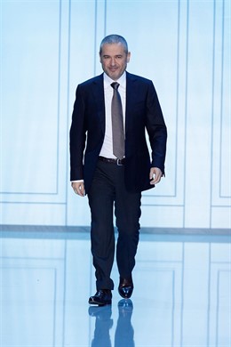El Diseñador Elie Saab Por La Pasarela 