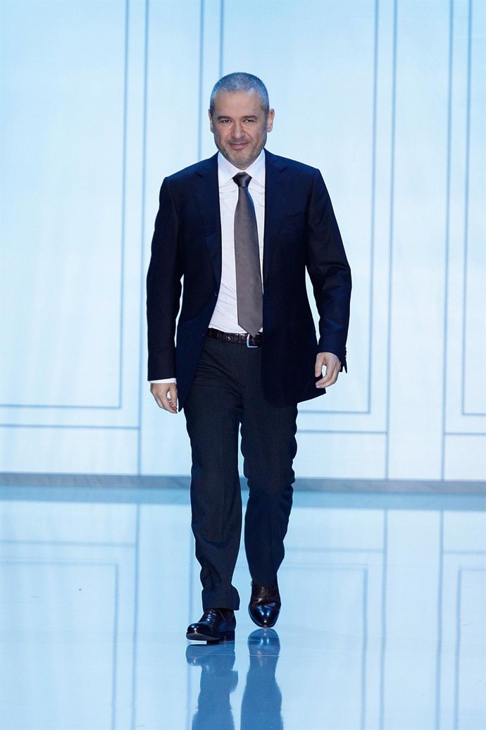 El Diseñador Elie Saab Por La Pasarela 