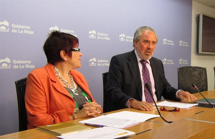 José Ignacio Nieto Y Carmen Corral En Rueda De Prensa Dependencia