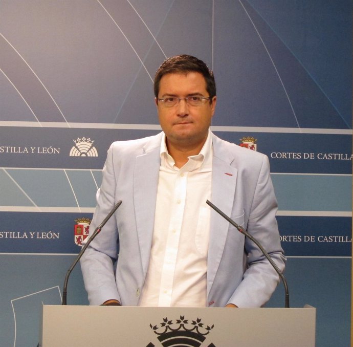 El Secretario Autonómico Del PSOE, Óscar López, En Las Cortes