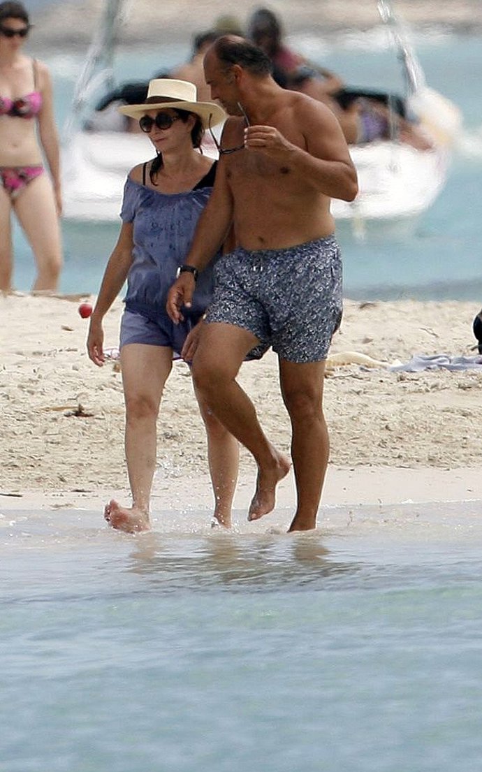 Ana Rosa Quintana Paseando Por Las Playas De Ibiza
