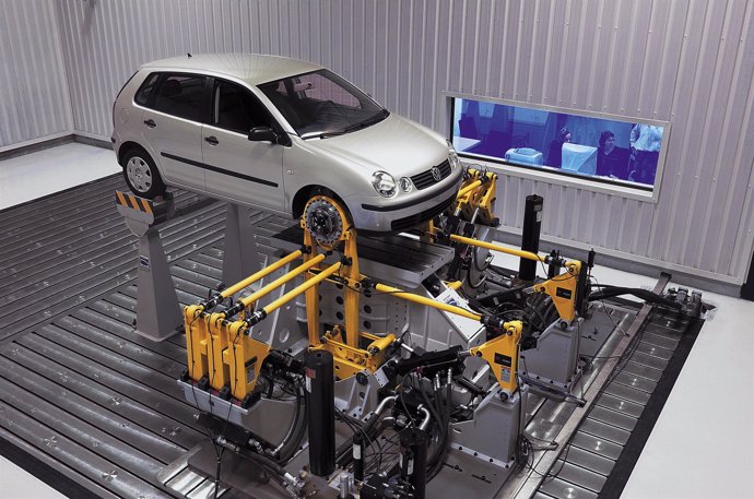 Vehículo Volkswagen En Un Laboratorio Del Centro De Tecnológico De La Automoción