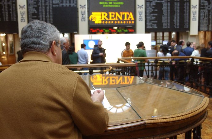 Interior De La Bolsa De Madrid