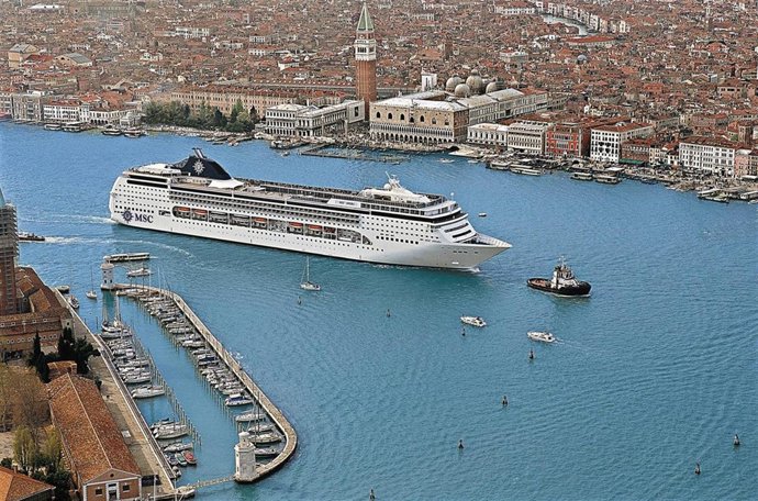 Crucero Por El Mediterráneo