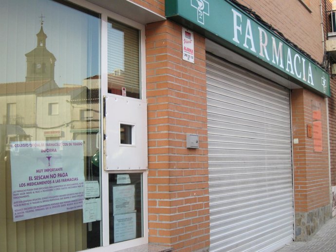 Farmacia Cerrada Que Secunda La Huelga Por Impago De La Junta