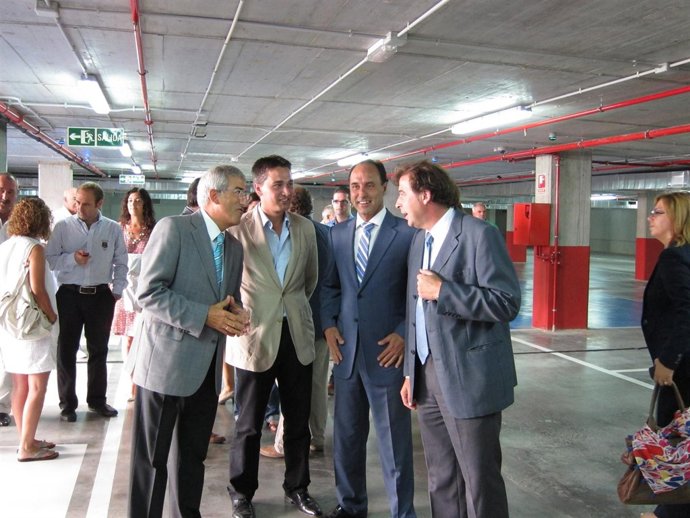 Diego, Rodríguez Y González Durnate La Inauguración