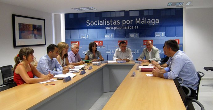 Miguel Ángel Heredia, Remedios Martel E Hilario López Luna En Una Reunión
