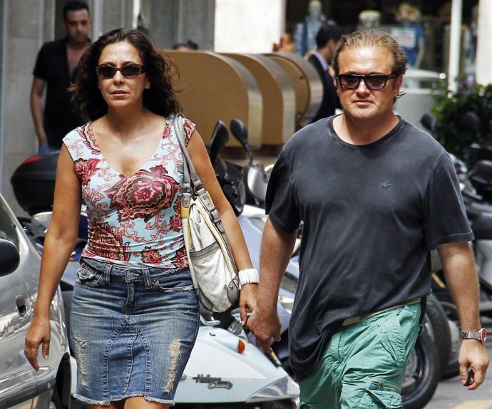 Isabel Gemio Y Xavier Bennasar Paseando Por Mallorca 