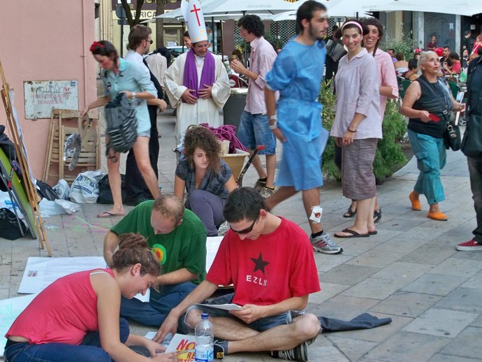 Los 'Indignados' Han Representado La Forma En Que El Estado Organiza Los Gastos