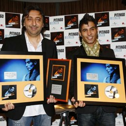 Pitingo y Carmona reciben el disco de platino por 'Soulería'