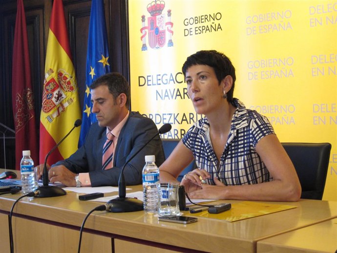 La Delegada Del Gobierno En Navarra Junto A Ignacio Catalán.