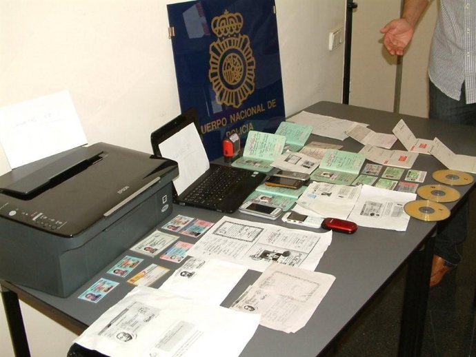 Material Incautado A La Red De Estafadores