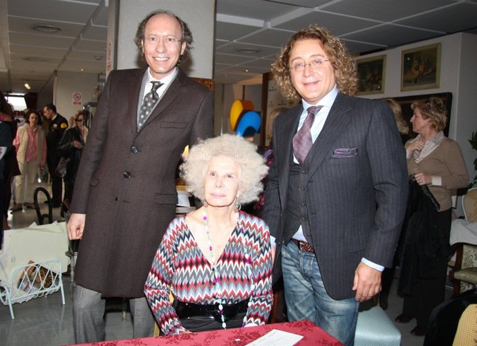 Vitorio & Lucchino Con La Duquesa De Alba 