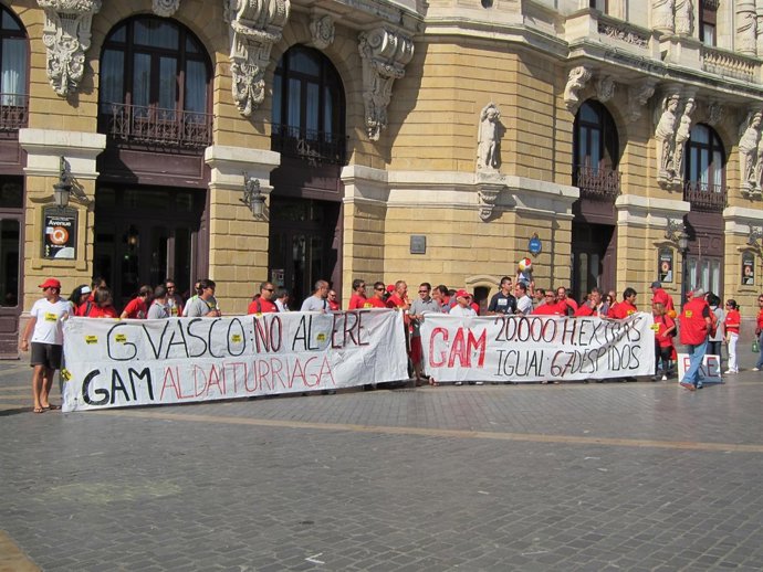 Afectados Por El ERE De Aldeiturriaga Protestan En El Arriaga