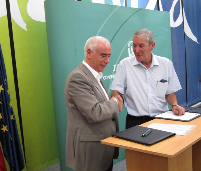 El Consejero Luciano Alonso Y El Presidente De Suncruise, Manuel Fernández