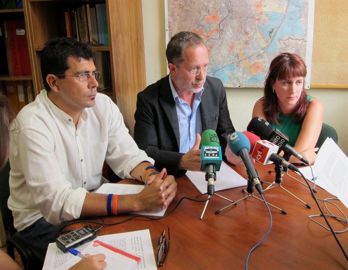 Alberto Bustos, Manuel Saravia Y María Sánchez