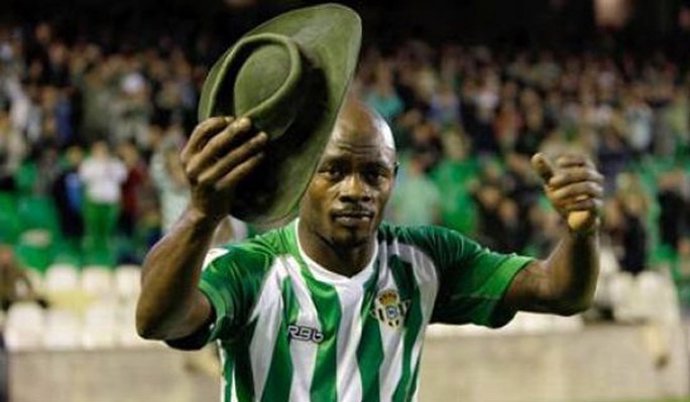 Emaná Celebra Un Gol Con El Betis