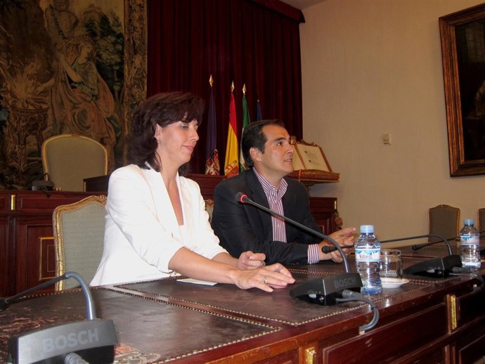 La Presidenta De Diputación, María Luisa Ceballos, Y Alcalde, José Antonio Nieto