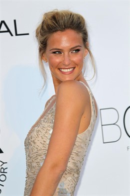 Bar Refaeli Posando En Un Photocall