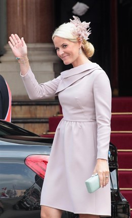 Mette-Marit Saludando Al Público