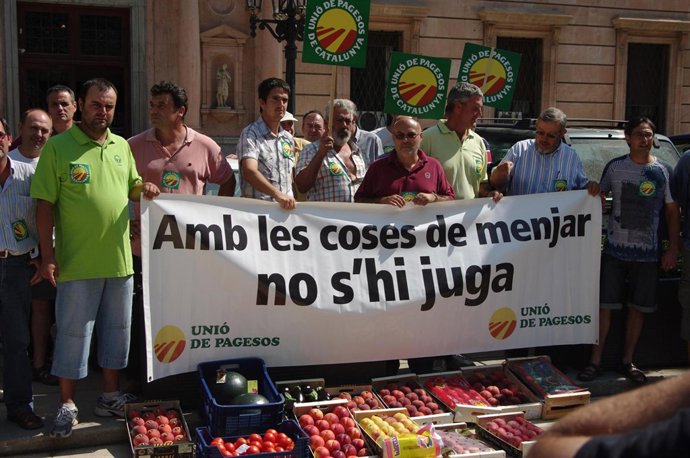 Unió De Pagesos Protesta Contra El Boicot Francés
