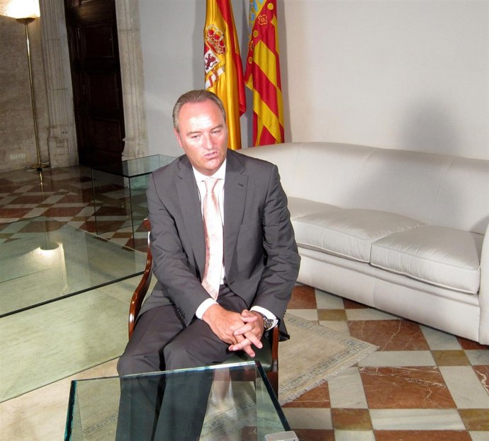 Alberto Fabra En Su Despacho