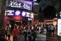 Comerciantes de Lloret piden poner coto a empresarios que alientan el turismo de borrachera