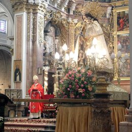 Osoro Durante La Homilía Ante Los Peregrinos