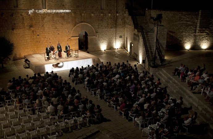 Imagen De Una De Las Actuaciones En El Festival De Peñíscola