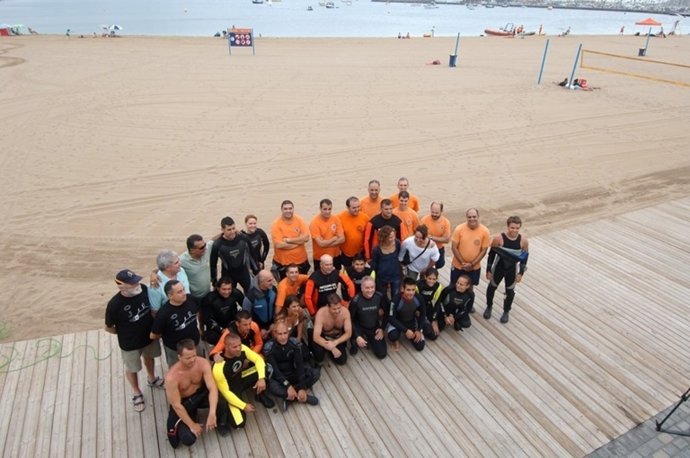 Grupo De Voluntarios Para La Limpieza De Los Fondos De Las Alcaravaneras