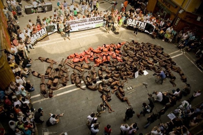 Activistas Protestan En Pamplona Contra Las Corridas De Toros Y Los Encierros.
