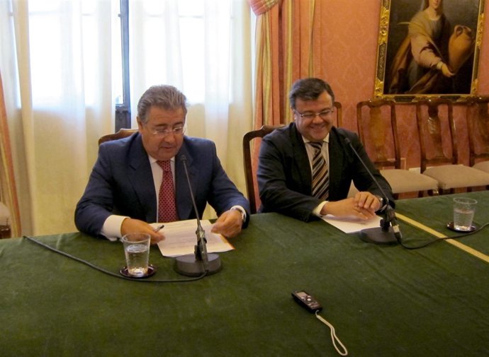 El Alcalde Zoido Y El Delegado Del Gobierno Faustino Valdés