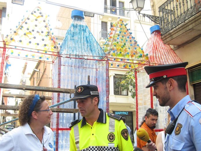 Patrullaje Mixto De Mossos Y Guardia Urbana En Las Fiestas De Gràcia