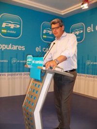 El PP-A critica a Griñán por "desconcertar" a los andaluces "jugando permanentemente" con la fecha electoral