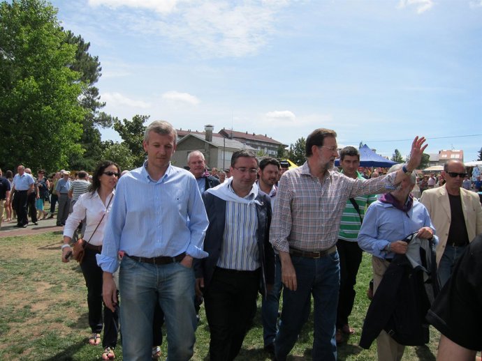 Alfonso Rueda y Mariano Rajoy en O Carballiño (Ourense).