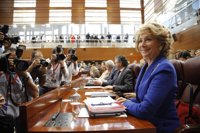 Aguirre dice que Zapatero "deja una España arruinada y dividida"  