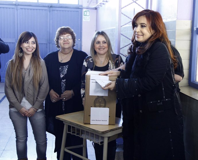 Cristina Fernández Kirchner Vota En Las Elecciones