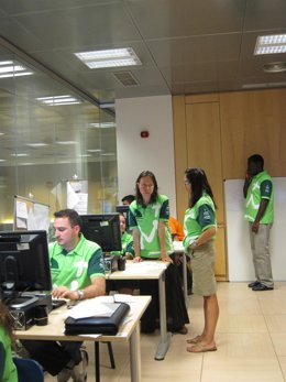 Unos Voluntarios En El Centro De Coordinación Del Voluntariado Del CISEM JMJ2011