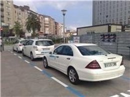 Taxi En La Parada De Valdecilla Norte, En Santander. 