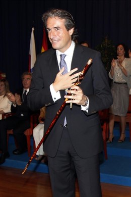 Íñigo De La Serna Con El Bastón De Mando